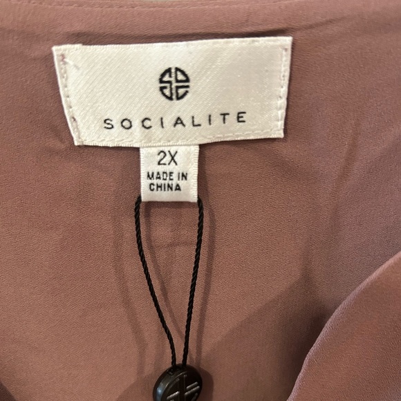 NWT scalloped neck camisole - Picture 2 of 3